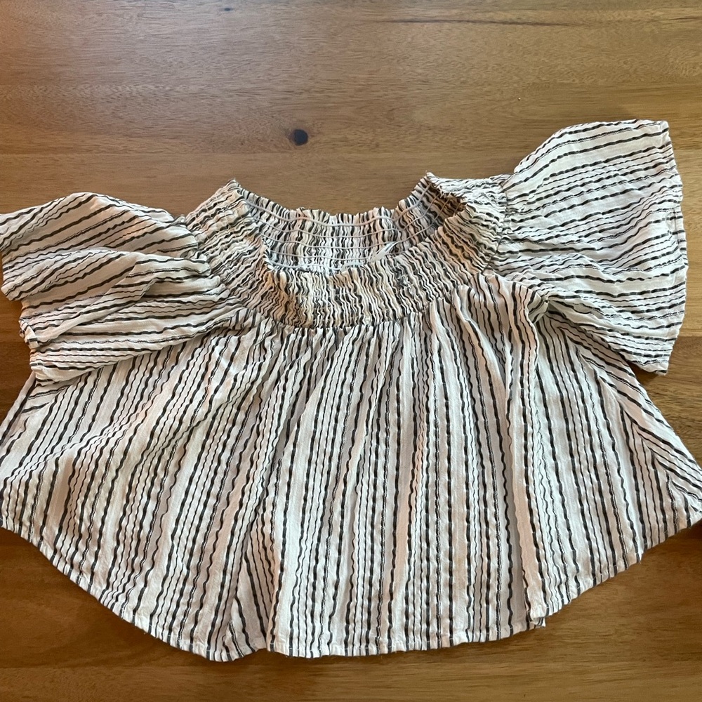 Urban Outfitters / Kimchi Blue Off Shoulder Top L